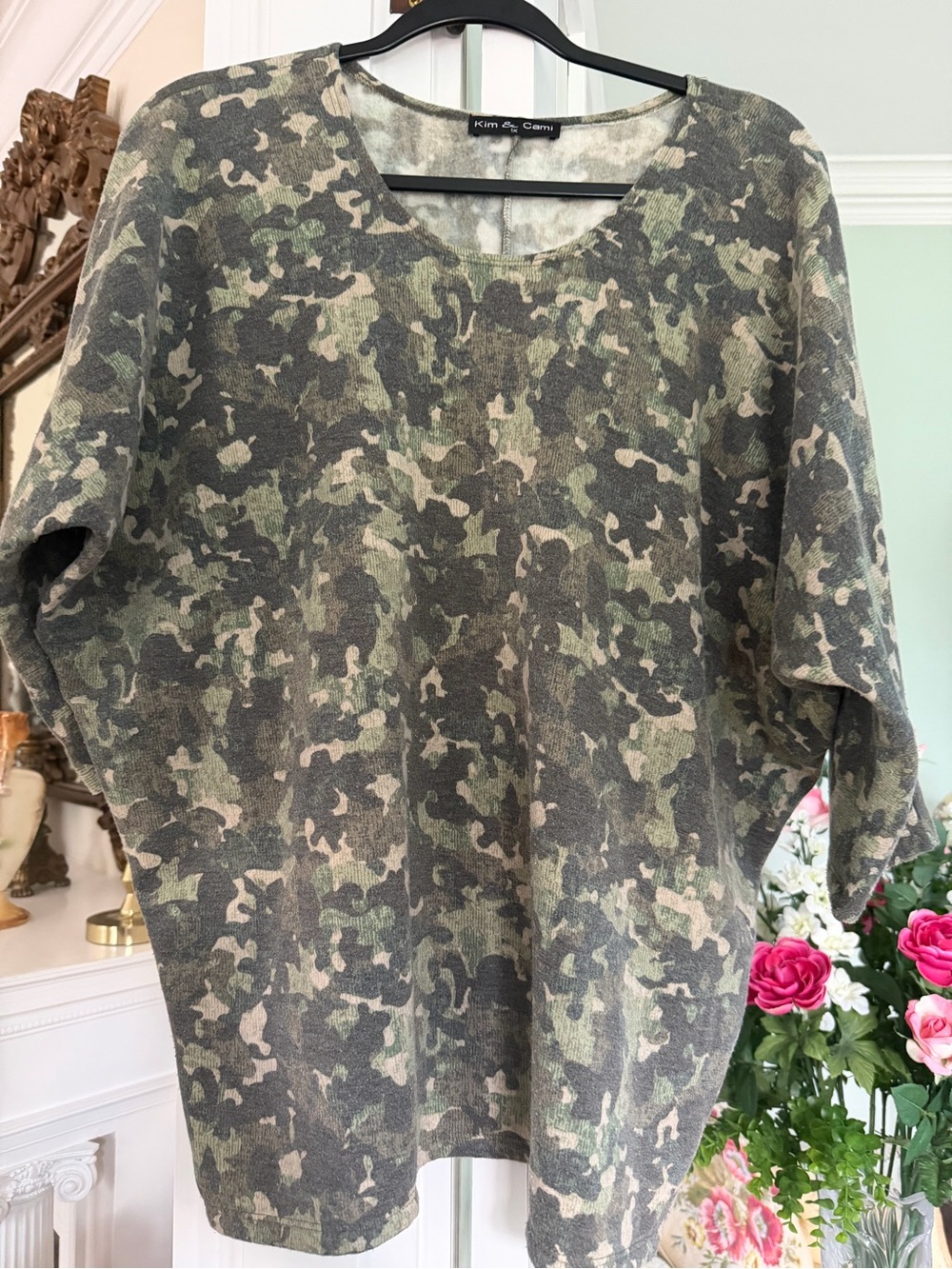Kim & Cami Olive Green Camo Print Women's Top, size 1X